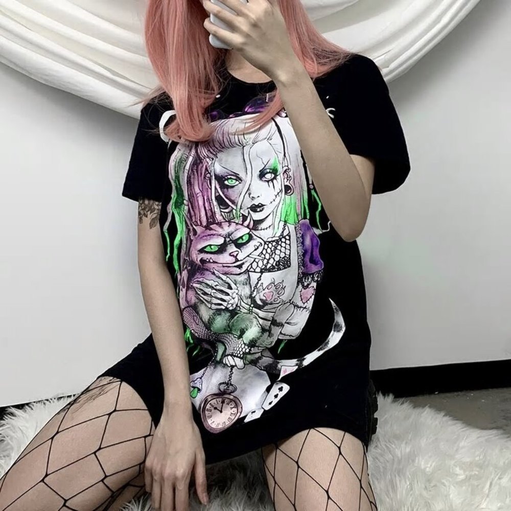 Zombie Alice in Wonderland Tee - Picture 5 of 9